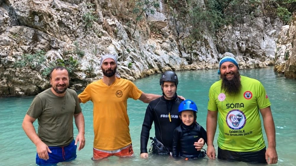 Bursa'nın en gen&ccedil; kanyoncusu: 8 yaşındaki Asya, Abadiye Kanyonu'nu ge&ccedil;ti