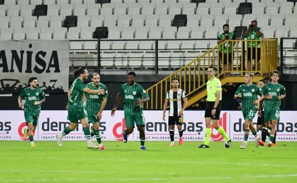 Bursaspor Manisa'dan 3 puanla d&ouml;n&uuml;yor!