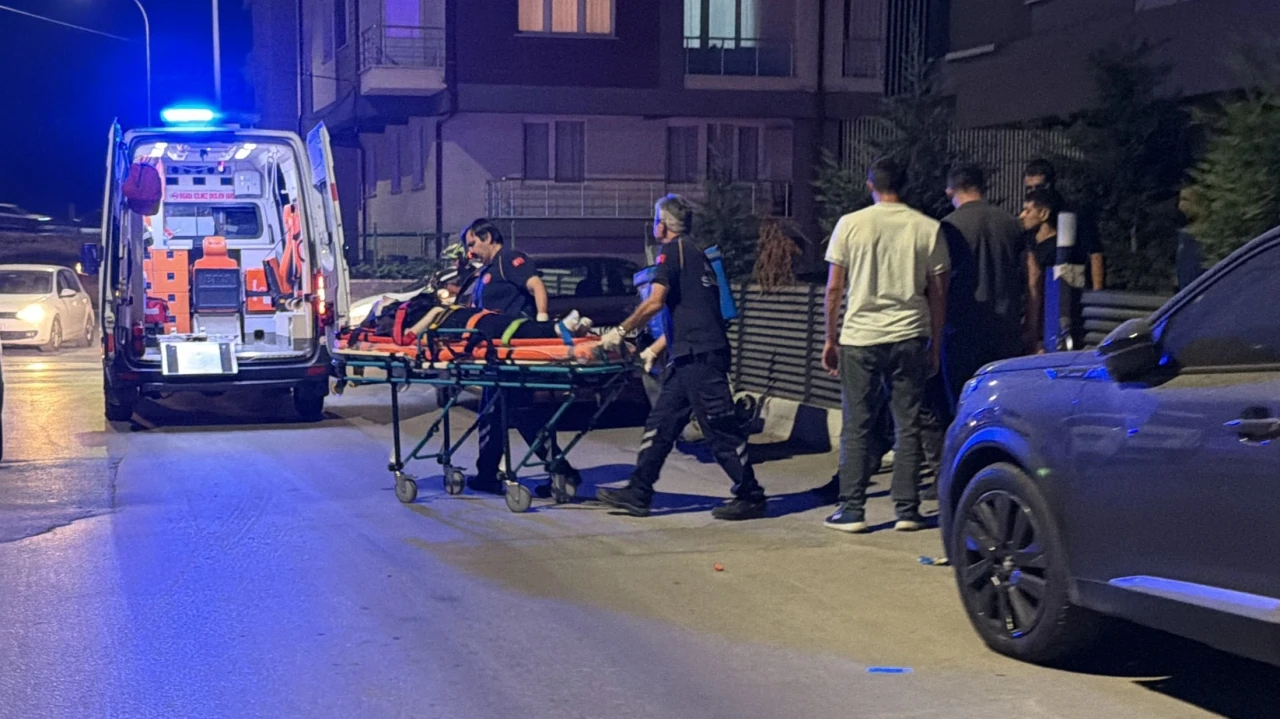 &Ccedil;atı katından d&uuml;şen kadın, ağır yaralandı