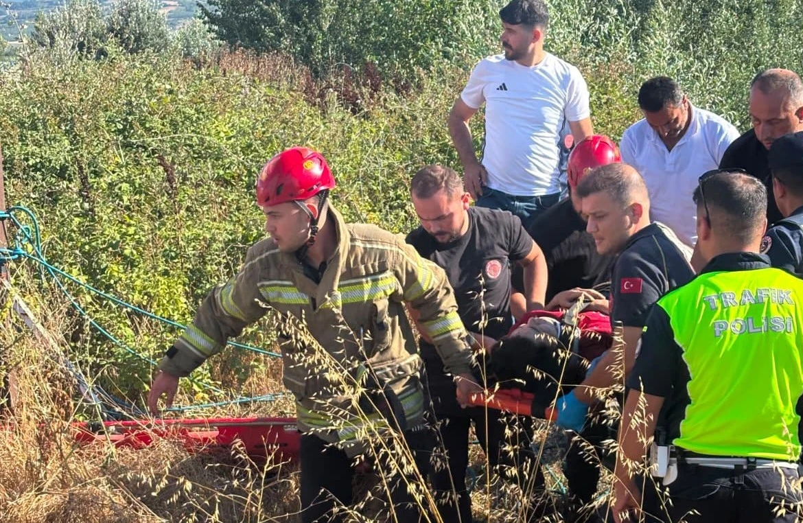 İneg&ouml;l'de dere yatağına u&ccedil;an motosikletin s&uuml;r&uuml;c&uuml;s&uuml; yaralandı