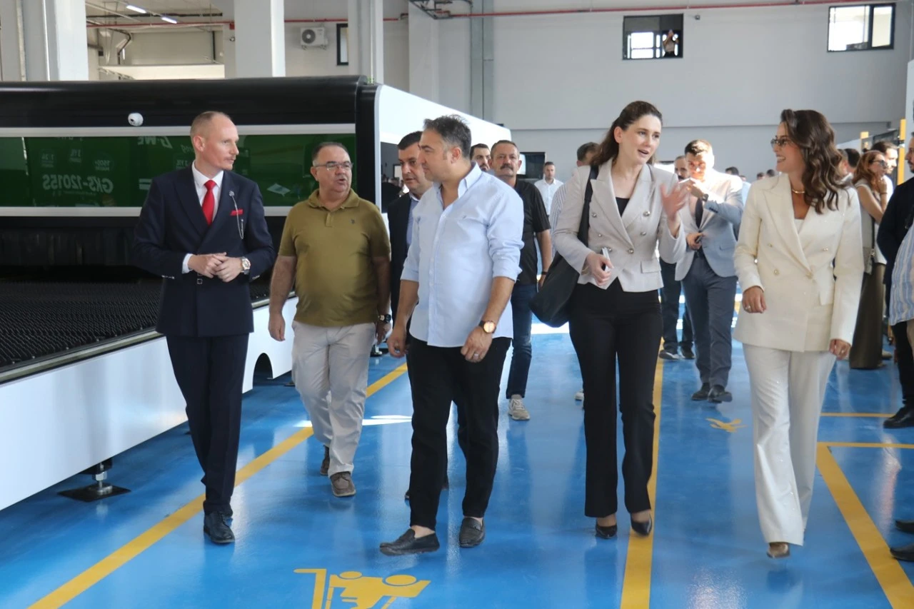 D&uuml;nyanın en b&uuml;y&uuml;k 3. Showroom'u Bursa'da a&ccedil;ıldı