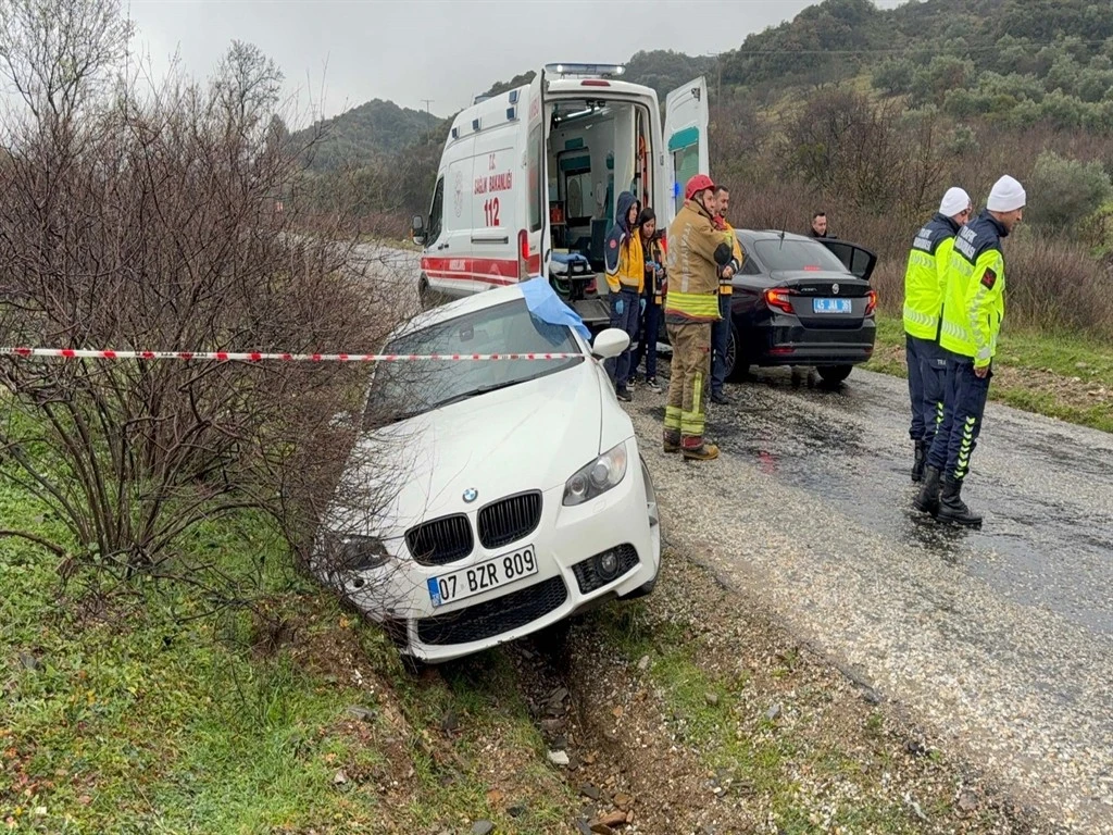 Gen&ccedil; esnaf otomobilinde g&ouml;ğs&uuml;nden vurulmuş halde &ouml;l&uuml; bulundu