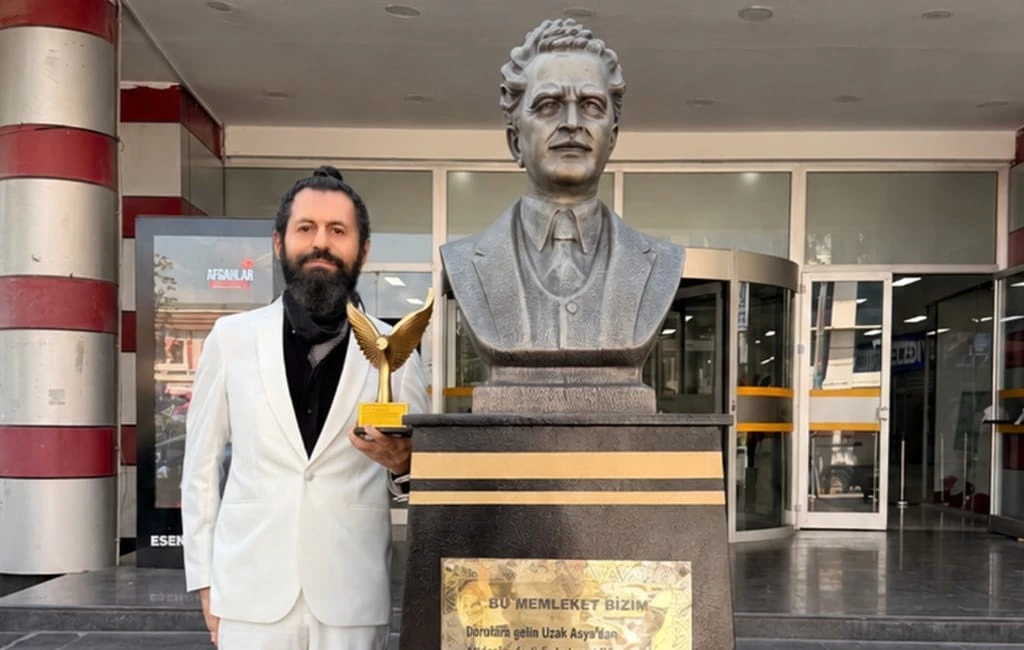 Akif Manaf Sağlık ve Barış &Ouml;d&uuml;l&uuml; N&acirc;zım Hikmet Ran&rsquo;a ithaf edildi