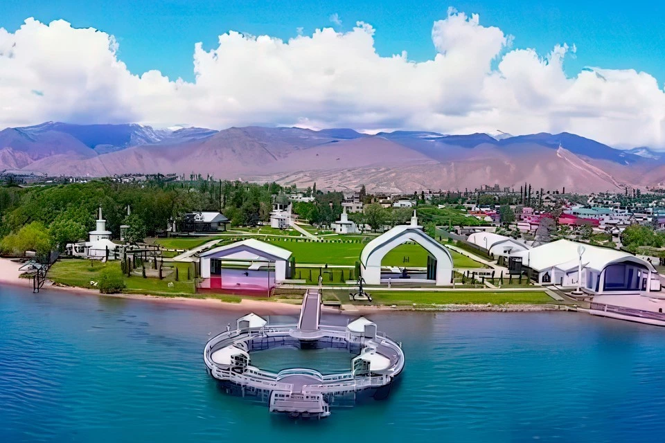 Issık G&ouml;l, Kırgızistan'ın turizm vitrini olmaya devam ediyor