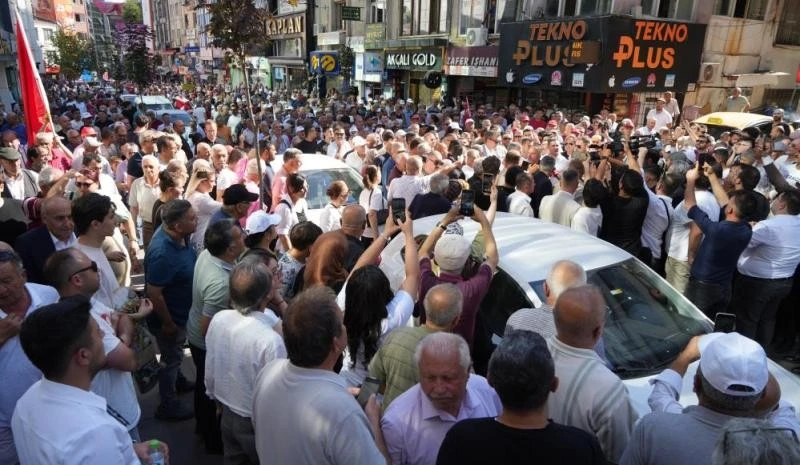 &nbsp;&Ouml;zg&uuml;r &Ouml;zel'den yeni parti sinyali: "Ya partimizi geri alacağız ya yeni bir yol a&ccedil;acağız"