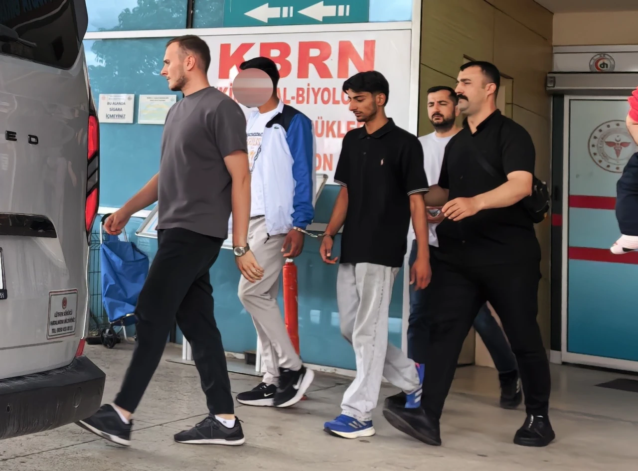 İneg&ouml;l'de  bir kişiyi gasbeden 2 ş&uuml;pheli tutuklandı