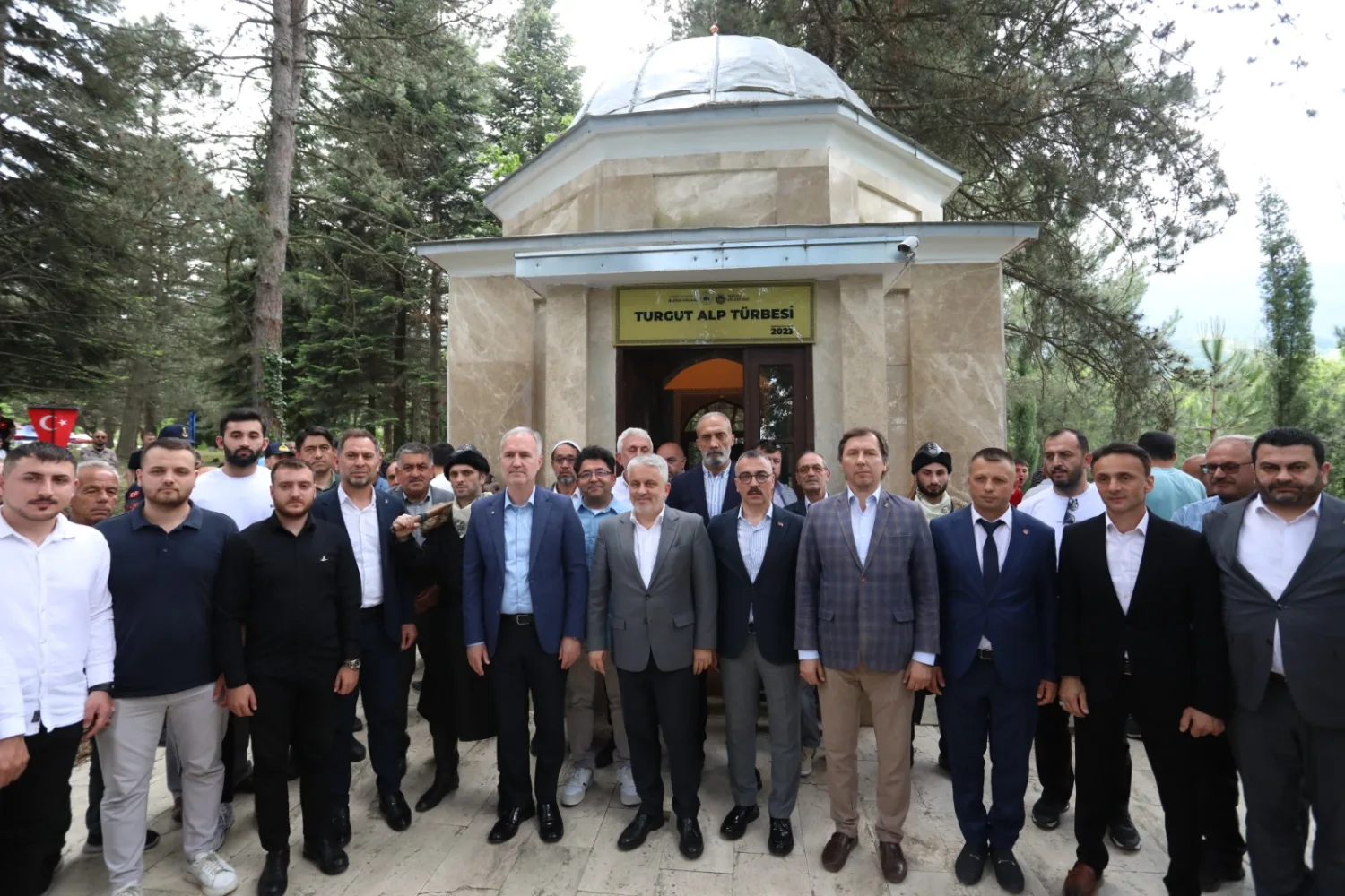 İneg&ouml;l Fatihi Turgut Alp kabri başında anıldı