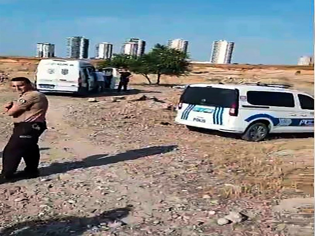Kayıp olarak aranan gen&ccedil; adamın cansız bedeni boş arazide bulundu