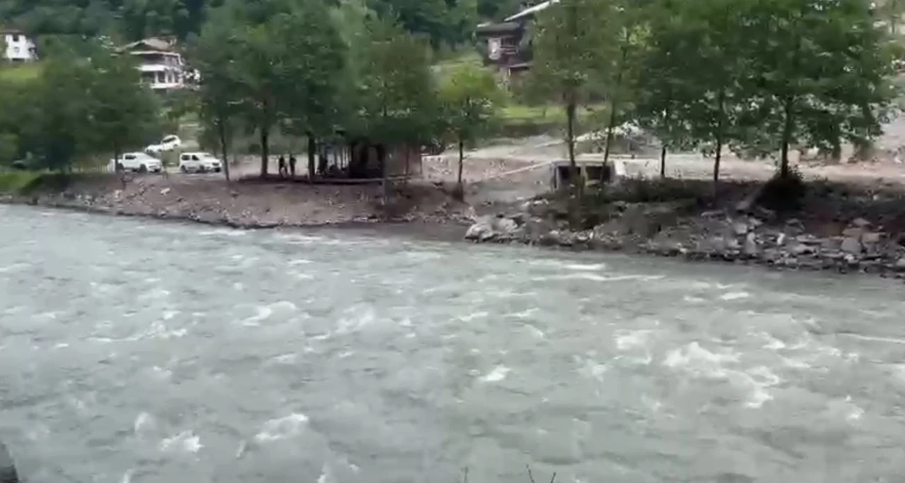 Kurtarma &ccedil;alışması sırasında 1 AFAD personeli yaşamını yitirdi