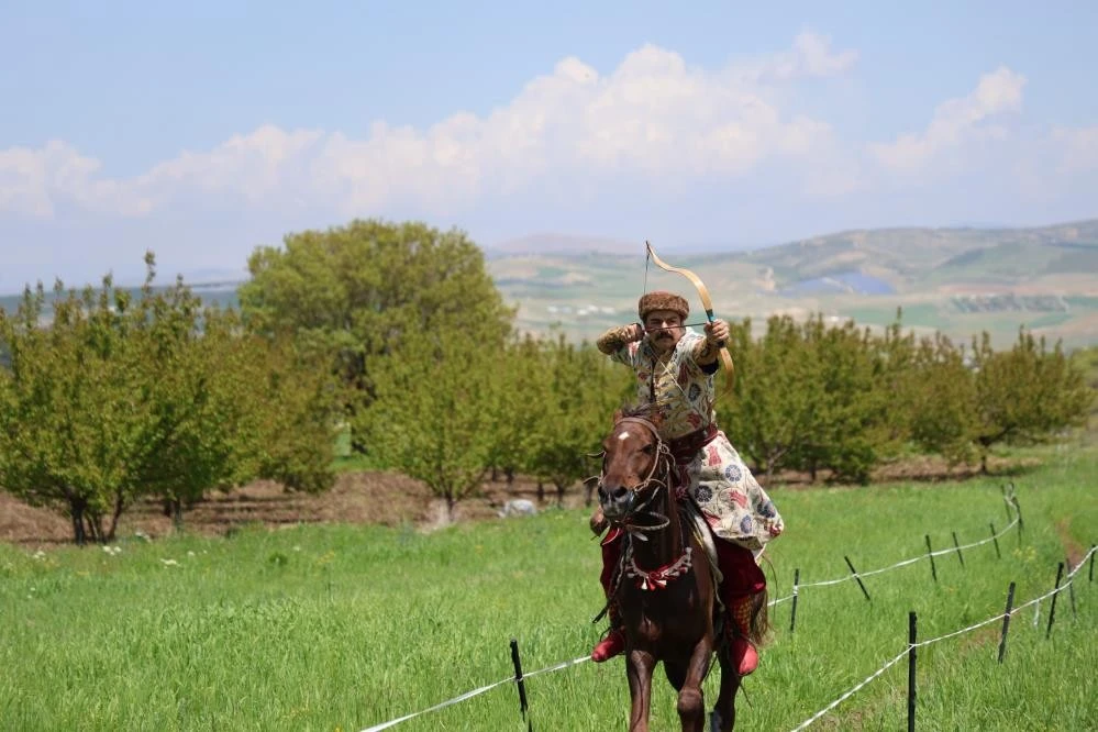 Milli atlı ok&ccedil;u Batuhan Bay, Avrupa Şampiyonası i&ccedil;in İspanya&rsquo;ya gidiyor