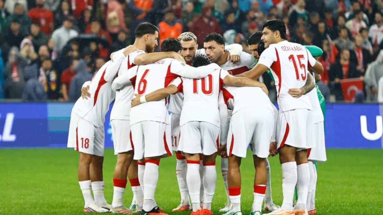 Milliler k&ouml;t&uuml; gidişata dur demek i&ccedil;in sahada! Bel&ccedil;ika-T&uuml;rkiye ma&ccedil;ı başladı
