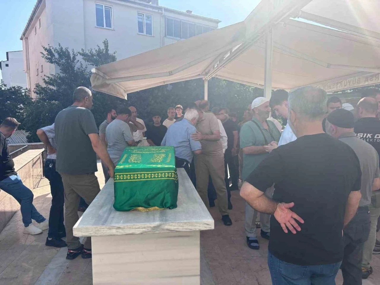 Minik Kerem Ali Orhangazi'de g&ouml;zyaşları ile uğurlandı