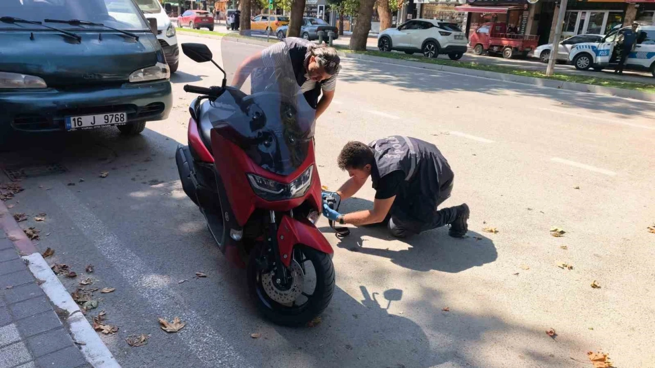 Bursa&rsquo;da motosiklet s&uuml;r&uuml;c&uuml;s&uuml; 140 bin lira ceza yiyince ger&ccedil;eği &ouml;ğrendi