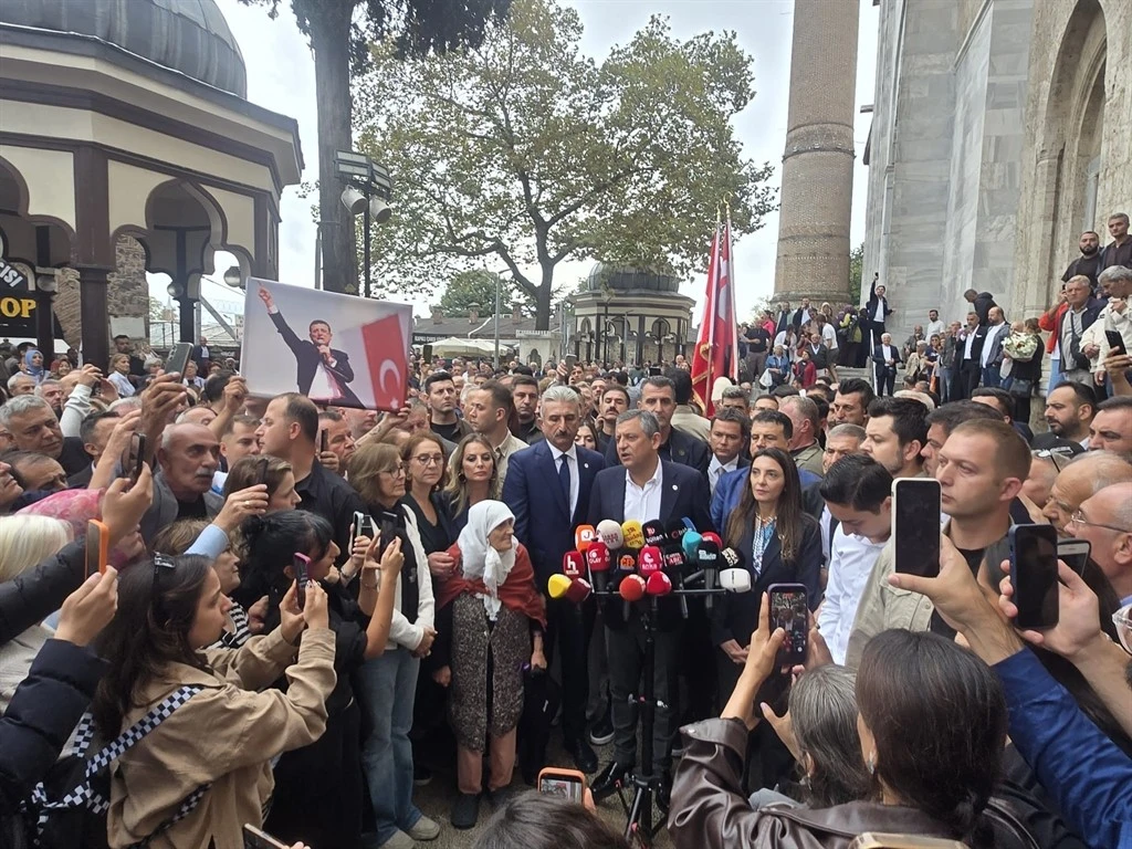 &Ouml;zg&uuml;r &Ouml;zel, Bursa'da yapılan ulaşım zammını eleştirdi