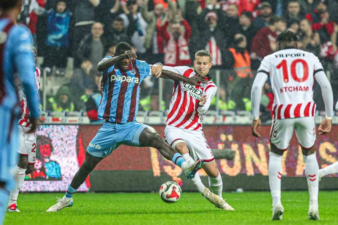  Samsunspor: 0 - Trabzonspor: 1 (İlk yarı)