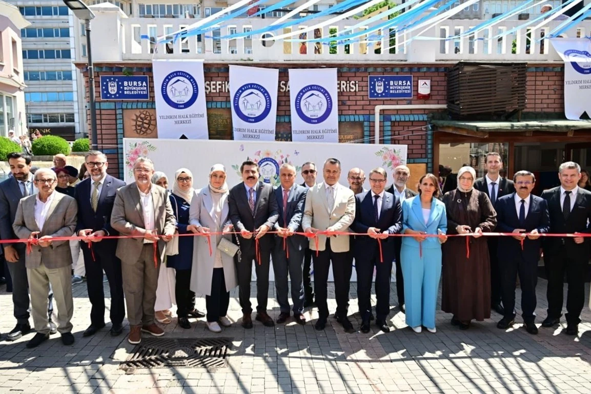Sanatın ve emeğin buluşması: Yıldırım Halk Eğitim Merkezi yıl sonu sergisi