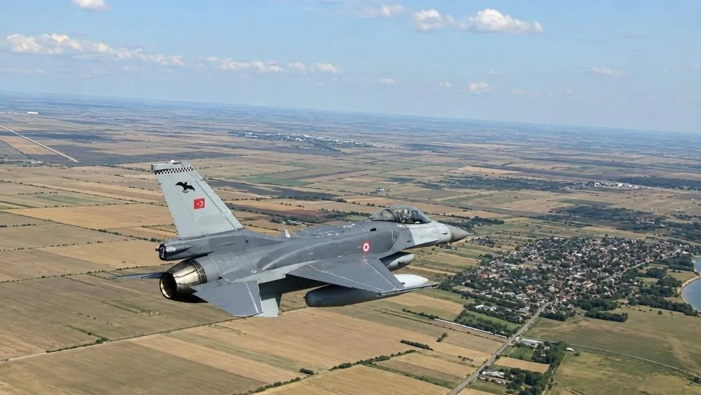 T&uuml;rk F-16&rsquo;ları Romanya semalarında