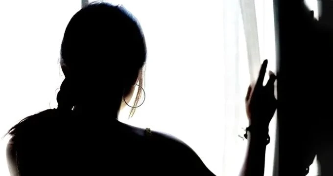 &Uuml;niversitede iğren&ccedil; skandal: Kadın &ouml;ğrencilerin...