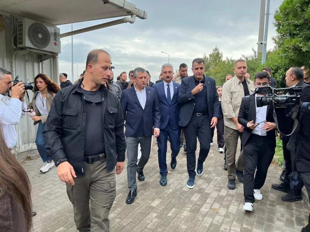 Yeni Parti Lideri &Ouml;zg&uuml;r &Ouml;zel, Bursa'da Mustafa Bozbey&rsquo;i cezaevinde ziyaret etti