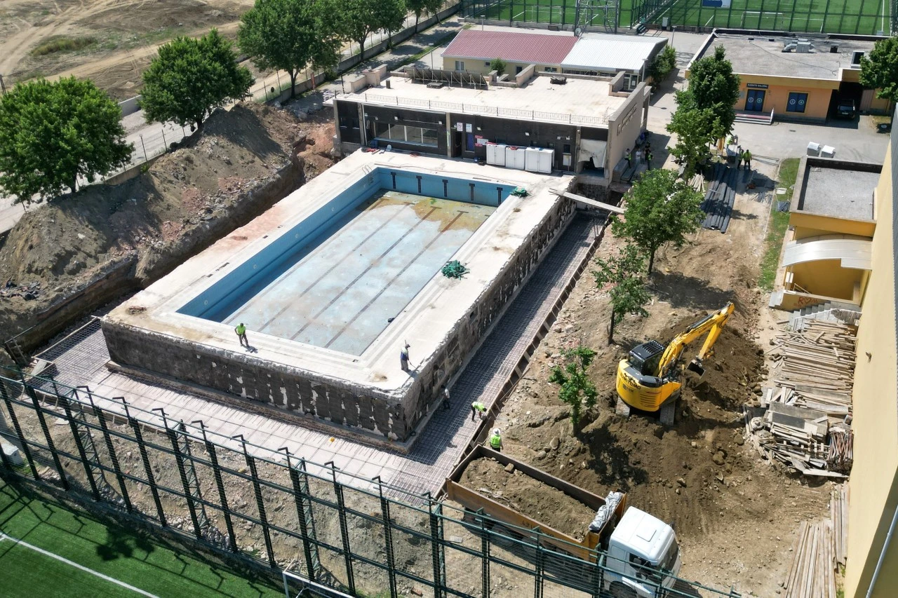 Yıldırım'da 4 mevsim havuz keyfi