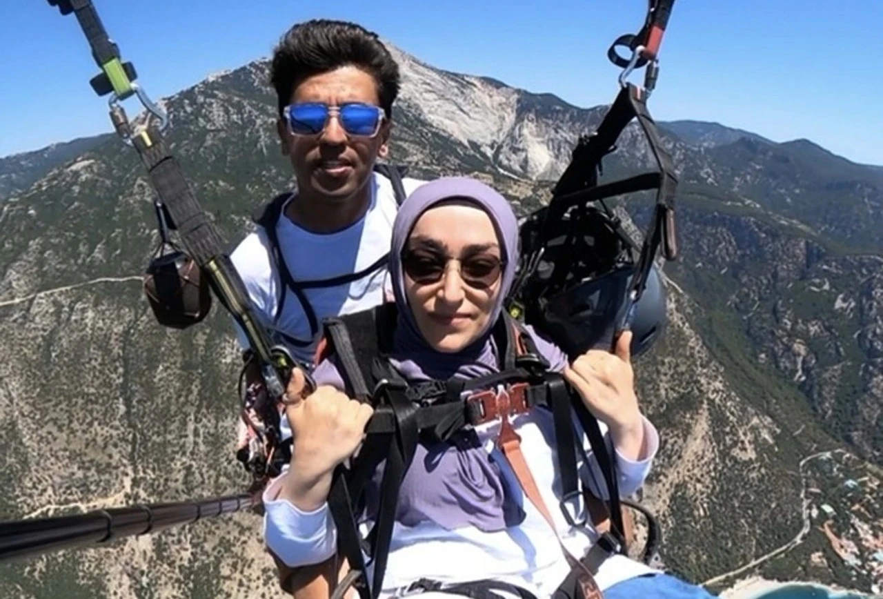 Y&uuml;r&uuml;me engelli M&uuml;nife, yama&ccedil; paraş&uuml;t&uuml; ile u&ccedil;ma hayalini ger&ccedil;ekleştirdi