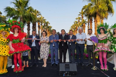 1. İzmir Balkon ve Bah&ccedil;e Bitkileri Festivali Başladı