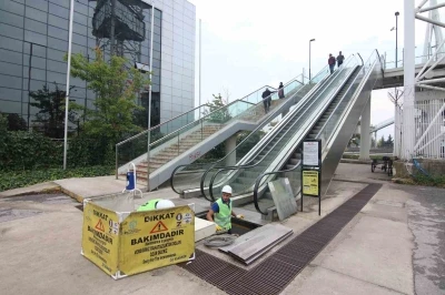 10 noktada y&uuml;r&uuml;yen merdivenlere periyodik bakım
