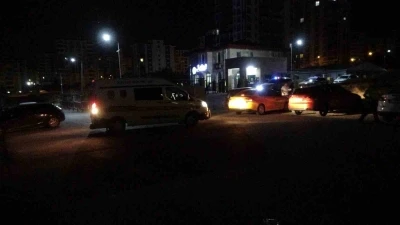 12 kişinin karıştığı trafik tartışması kanlı bitti: 3 yaralı, 5 g&ouml;zaltı