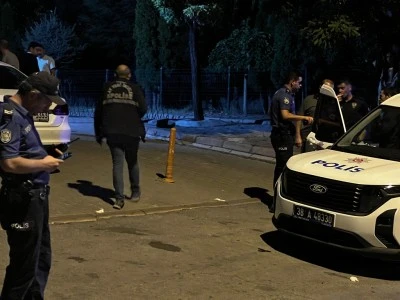 12 yaşındaki &ccedil;ocuk, &uuml;vey babasını bı&ccedil;akla yaraladı