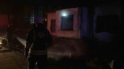13 katlı binada yangın ihbarına giden itfaiye m&uuml;stakil metruk evle karşılaştı
