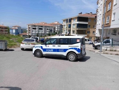  14 yaşındaki kız &ccedil;ocuğu başından vurulmuş halde &ouml;l&uuml; olarak bulundu