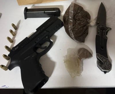 14 yıl 6 ay hapis cezası ile aranan h&uuml;k&uuml;ml&uuml; silah ve uyuşturucuyla yakalandı