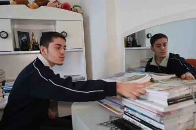 18 g&uuml;nl&uuml;kken uzuvlarını kaybeden gen&ccedil; azmiyle &ouml;rnek oluyor