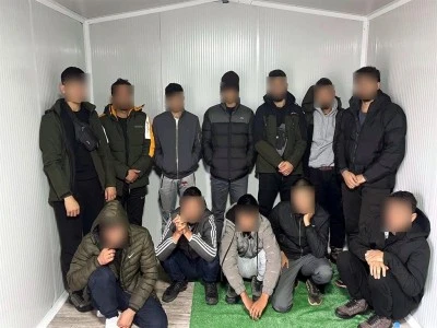 19 ka&ccedil;ak g&ouml;&ccedil;men yakalandı