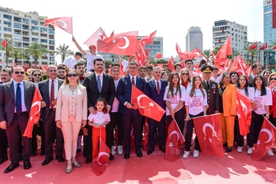 19 Mayıs Coşkusu İzmir&rsquo;i Sardı
