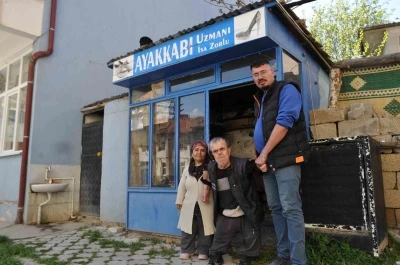2 metrekarede yarım asırlık hayat m&uuml;cadelesi: Akondroplazi hastası usta, ayakkabıcılıkla hayata tutundu
