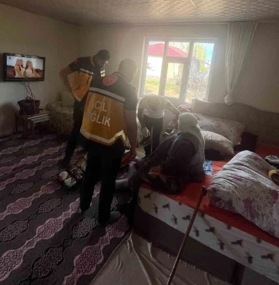 200 kilo ağırlığındaki kadın hastaneye nakledildi
