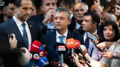 200'&uuml;n &uuml;zerinde belediye başkanı Yeni Parti&rsquo;ye katılıyor