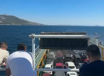 200 yolcu ve 70 aracın bulunduğu feribotta yangın