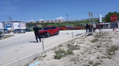 22 yaşındaki motosikletli gen&ccedil; hayatını kaybetti, otomobil s&uuml;r&uuml;c&uuml;s&uuml; sinir krizi ge&ccedil;irdi

