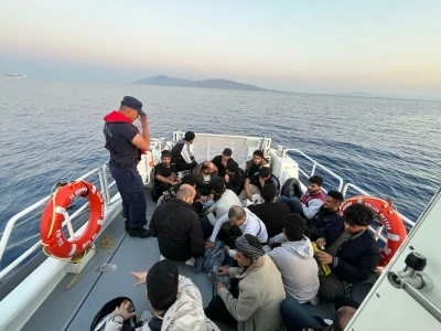  23 ka&ccedil;ak g&ouml;&ccedil;men kurtarıldı