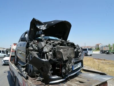 3 ara&ccedil; kavşakta &ccedil;arpıştı; 2'si &ccedil;ocuk 5 yaralı