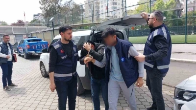 3 ka&ccedil;ak g&ouml;&ccedil;meni taşıyan taksi şof&ouml;r&uuml; tutuklandı
