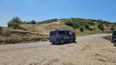 3 kişiyi av t&uuml;feğiyle yaralayarak ka&ccedil;an şahıs jandarma ile girdiği &ccedil;atışmada etkisiz hale getirildi
