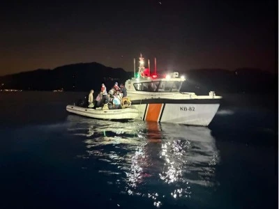  33 ka&ccedil;ak g&ouml;&ccedil;men ve 1 organizat&ouml;r ş&uuml;phelisi yakalandı