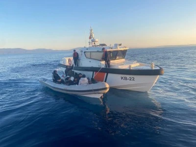 47 d&uuml;zensiz g&ouml;&ccedil;men ve 2 g&ouml;&ccedil;men ka&ccedil;ak&ccedil;ısı yakalandı