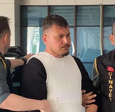 5 yıllık eşini g&ouml;z&uuml;n&uuml; kırpmadan &ouml;ld&uuml;rd&uuml;