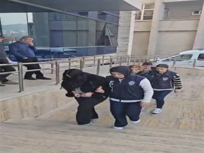 50 yaş &uuml;st&uuml; erkekleri ilişki vaadiyle dolandırdılar 