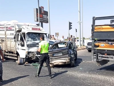 6 aracın karıştığı zincirleme kazada 12 kişi yaralandı