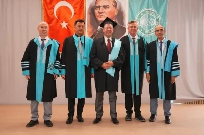 60 yaşında &uuml;niversite diploması sahibi oldu
